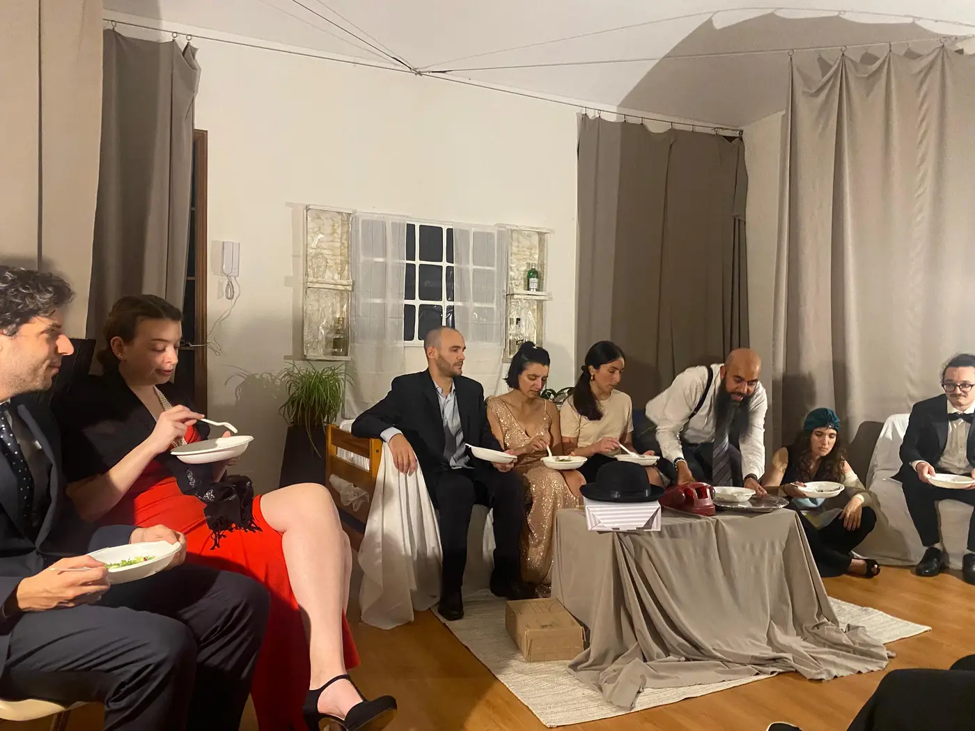 Scena di Otto donne e un mistero